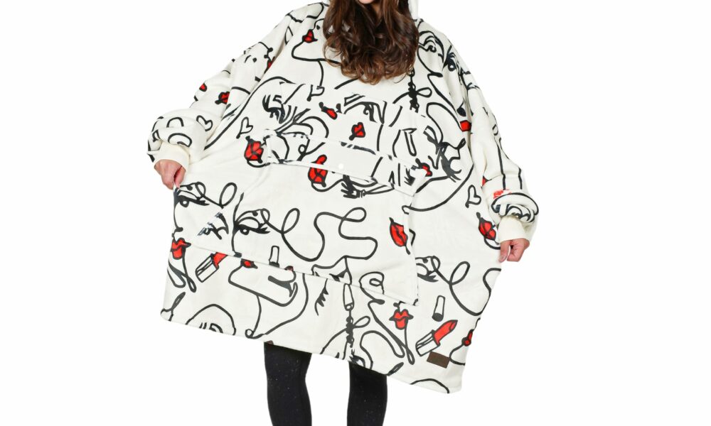 Tirrinia Oversized Wearable Blanket Hoodie (One Size) product image