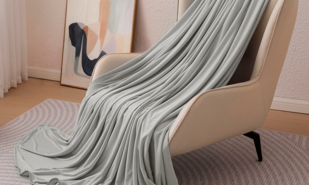 Amazon Basics Cooling Blanket for Hot Sleepers, Reversible Lightweight Thin Throw Blanket for Bed, Couch and Sofa, Queen (90" x 90"), Gray Gray Queen product image