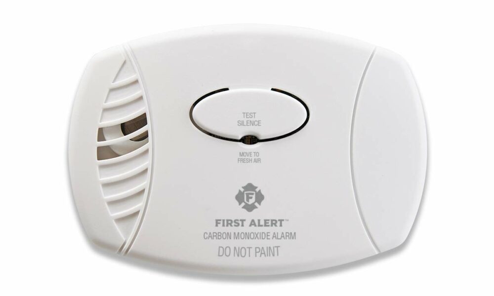 First Alert CO400 Carbon Monoxide (CO) Detector, Battery Operated Alarm, 1-Pack Pack of 1 Detector product image