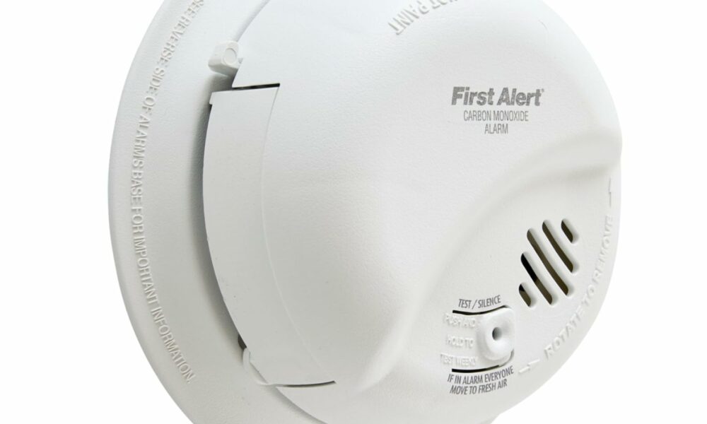 First Alert BRK Carbon Monoxide Detector, Hardwired Alarm with Battery Backup, CO5120BN, White White 1 pack Detector product image