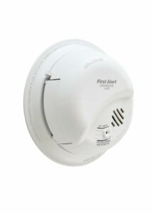 First Alert BRK Carbon Monoxide Detector, Hardwired Alarm with Battery Backup, CO5120BN, White White 1 pack Detector product image